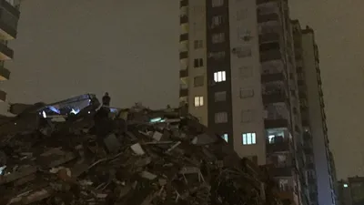 Adana’da 14 katlı bina çöktü