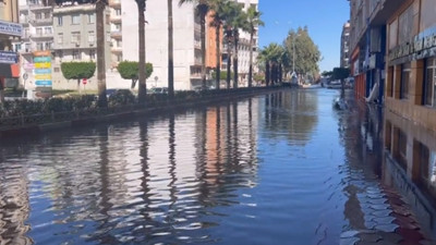 İskenderun Kaymakamlığı sular altında kaldı