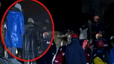 Enkaz üstünde hırsızlık anı canlı yayına yansıdı