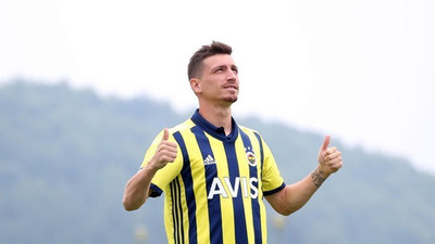 Fenerbahçeli Mert Hakan Yandaş minik depremzedeye sahip çıktı: Efemiz artık bana emanet