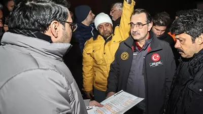 Bakan Dönmez, İskenderun’da depremzedeleri ziyaret etti