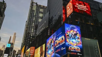 Depremde hayatını kaybedenler Times Meydanı'nda anıldı