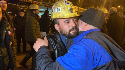 Depremzede, madenciye sarılarak teşekkür etti