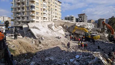 Gören kader diyemez! Yıkılan binanın bakın neyi eksik çıktı!