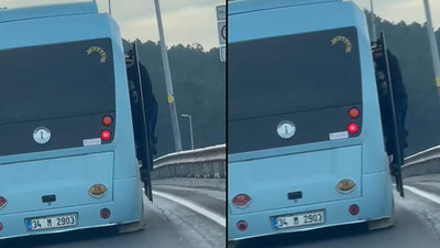 Yürekleri ağızlara getiren görüntü: Minibüs kapısında tehlikeli yolculuk!