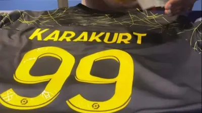 Ebrar Karakurt ''PSG'de 99 numaranın yeni sahibi'' diyerek paylaştı