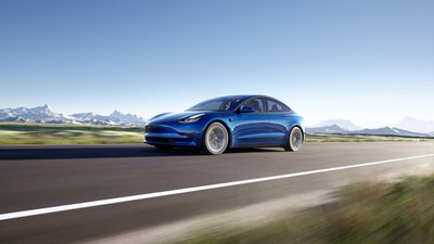 Tesla'nın araçlarındaki bu açık sürücülerini şaşırttı