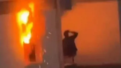 Yangında akıl almaz manzara! Balkon keyfine devam etti