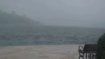 İstanbul'da yoğun sis: Göz gözü görmüyor