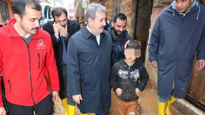 BBP lideri Destici'nin çıplak ayaklı çocuk fotoğrafına tepki yağdı