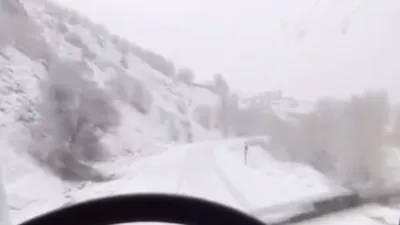 Kar ve tipi yolları kapattı