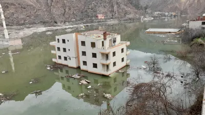 Hayalet şehir Yusufeli'nde binalar sular altında