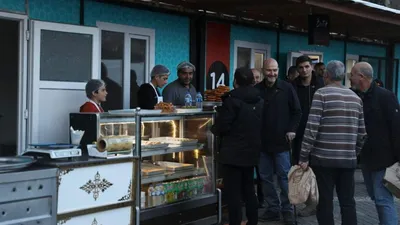 Bakan Soylu baston kullanmaya başladı