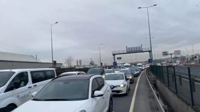 İstanbul'da trafiği kilitleyen kaza!
