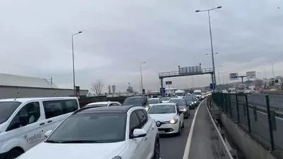 İstanbul'da trafiği kilitleyen kaza!