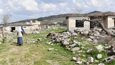 Baraj suları çekildi; köy gün yüzüne çıktı