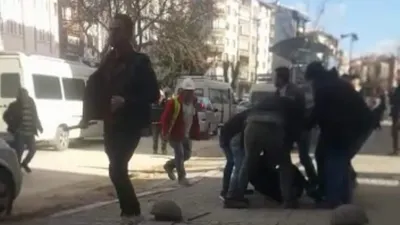 Trafikte öldüresiye yol verme kavgası kamerada
