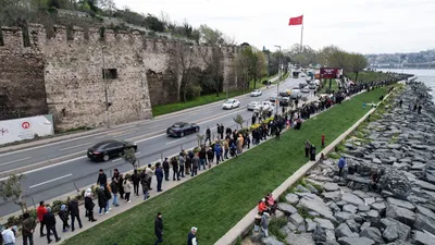 İstanbul'da 2 km'lik TCG Anadolu kuyruğu havadan görüntülendi