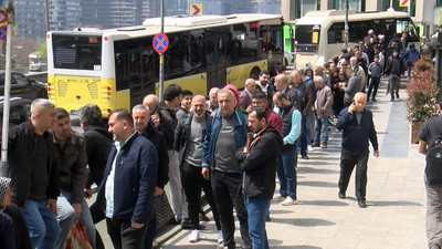 İstanbul'da ucuz baklava kuyruğu! Saatlerce sıra beklediler