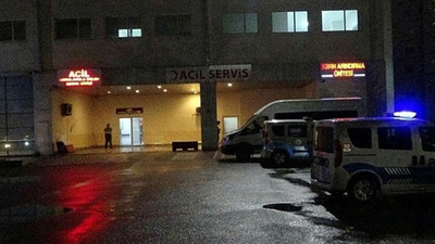 Hasarlı binanın duvarı çöktü: 1 ölü