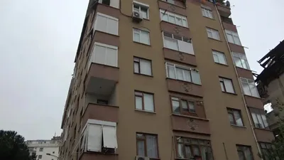 Kartal'da 7 katlı binanın kolonunda çatlak!