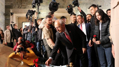 Kılıçdaroğlu, vatandaşla birlikte Anıtkabir'e çıktı