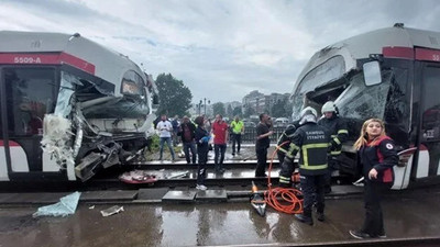 Tramvaylar kafa kafaya çarpıştı: 46 yaralı