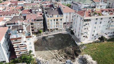 İstanbul'da korku dolu anlar! İnşaat sırasında yol çöktü!