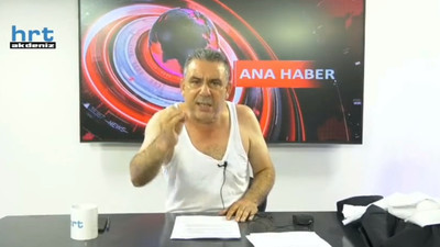Ana haber sunucusu haberleri sunarken soyundu