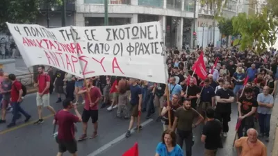 Yunanistan mülteciler için sokağa indi