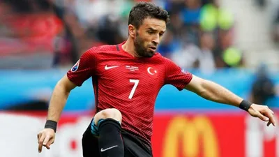 Fenerbahçe ve Beşiktaş'ın yıldızıydı... Futbolu bıraktı!