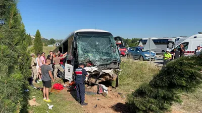 Tatil dönüşü otobüs yoldan çıktı: 35 yaralı var