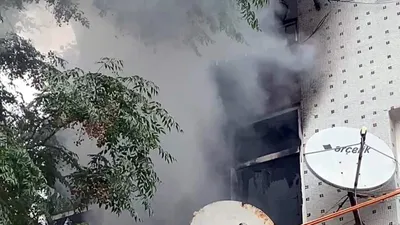 İstanbul'da yangında kabus: Mahsur kalanlar böyle kurtarıldı