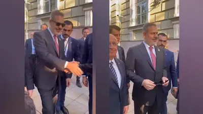 NATO Liderler Zirvesi'ne damga vuran görüntü: Bakan Fidan ve Bakan Güler yemeğe giderken...