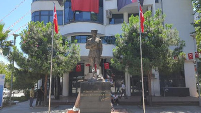 Atatürk heykeline balyozlu saldırı!