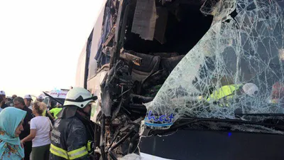 Yolcu otobüsü, TIR'a çarptı: Yaralılar var!