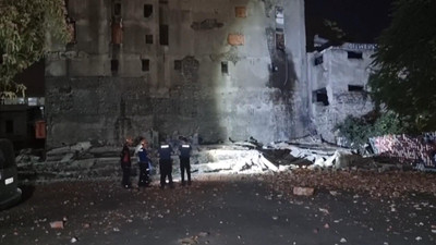 İstanbul'da 3 katlı bina çöktü