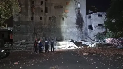 İstanbul'da 3 katlı bina çöktü