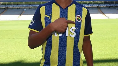 Fenerbahçe'de ayrılık kapıda: Yıldız futbolcu Fenerbahçe'yi takipten çıkardı