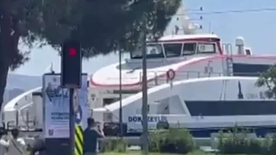 İZDENİZ vapurunda panik anları! Hızını alamayıp kıyıya çarptı