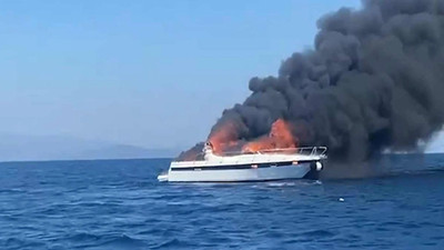 Bodrum'da seyir halindeki yat yandı!