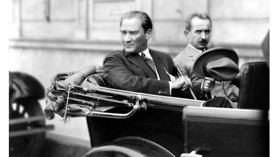 Yapay zeka ile Atatürk'e en sevdiği şarkıyı söylettiler