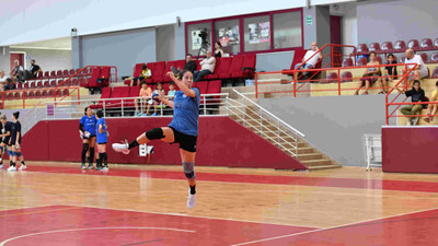 Konyaaltı'nın Mavi Kelebekleri 5'te 5 yaptı