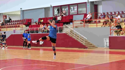 Konyaaltı'nın Mavi Kelebekleri 5'te 5 yaptı