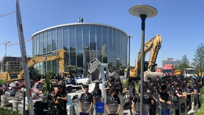 İBB'nin kaçak yapı yıkımına polis engeli