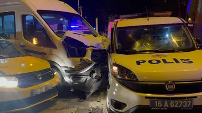 Polis aracı, servis minibüsü ve taksi birbirine girdi: 6 yaralı