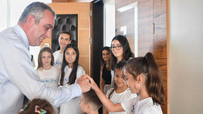 Başkan Esen minik hayvanseverleri ağırladı