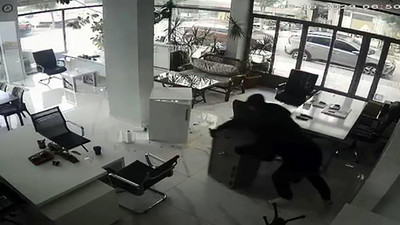 İstanbul'da oto galeri soygunu: Para kasası ile otomobili çaldılar