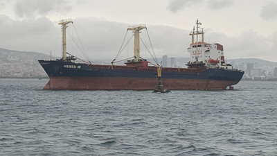 İstanbul'da kuru yük gemisi karaya oturdu