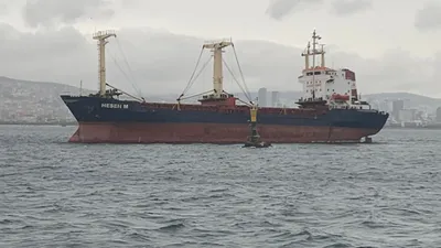 İstanbul'da kuru yük gemisi karaya oturdu
